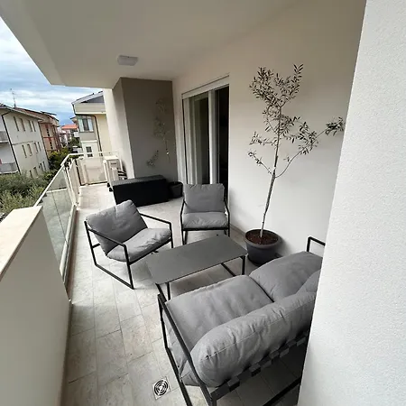 Nagelneue In Strandnaehe In Mittelitalien * 阿尔巴·阿德里亚蒂卡